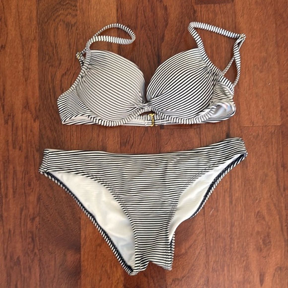 ✨ Xhilaration Blue & White Striped Bikini Set Size Medium ✨ - Picture 1 of 2